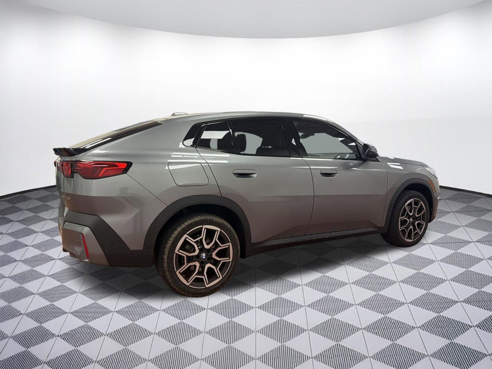 Certified 2025 BMW X2 xDrive28i w/ Technology Package image 9