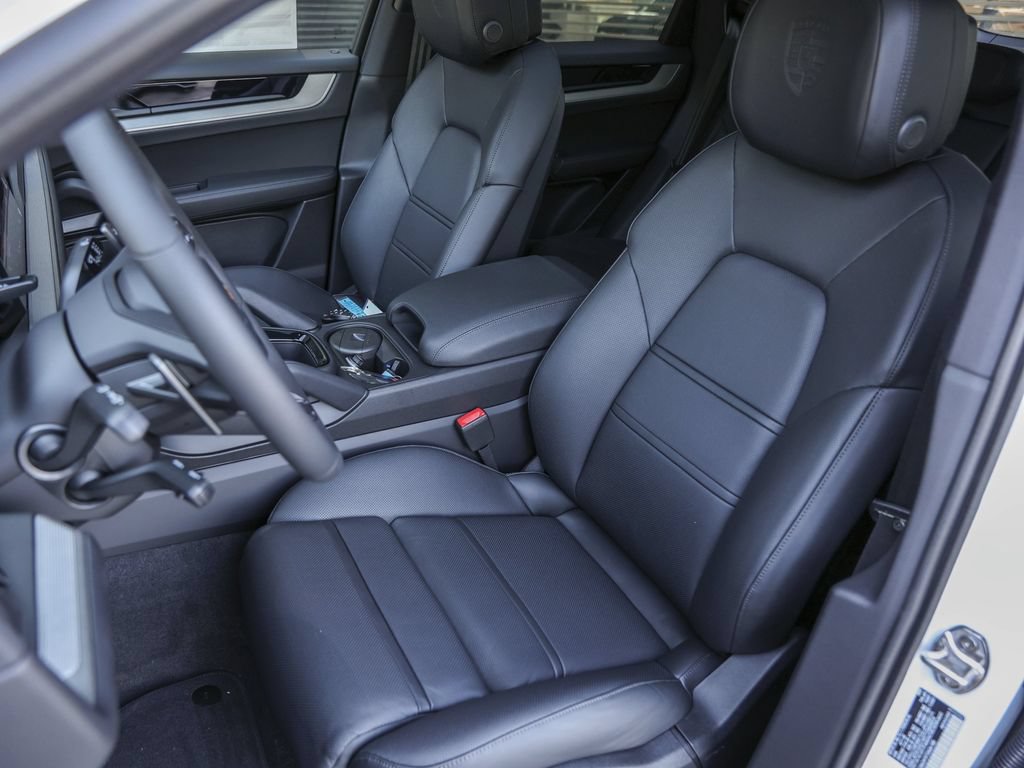 Certified 2026 Porsche Cayenne Coupe AWD/4WD image 6