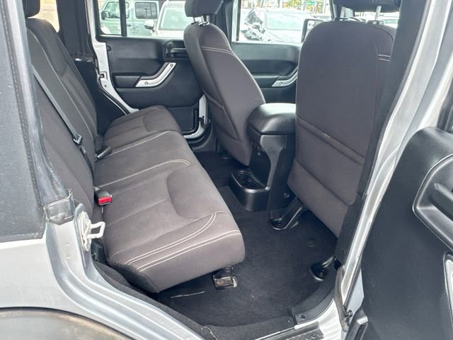 Used 2015 Jeep Wrangler Unlimited Rubicon w/ Max Tow Package image 12