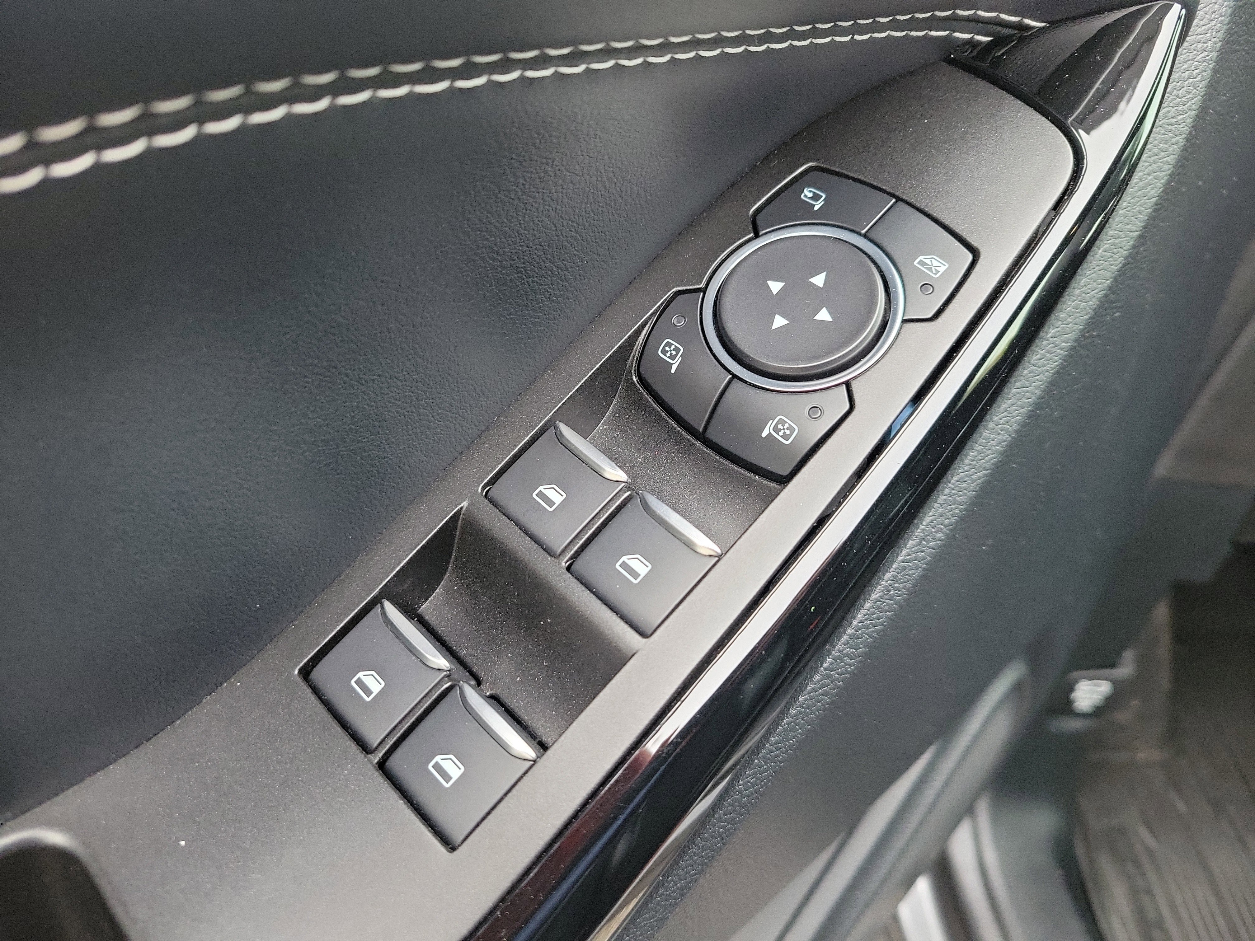 Used 2022 Ford Explorer ST image 21