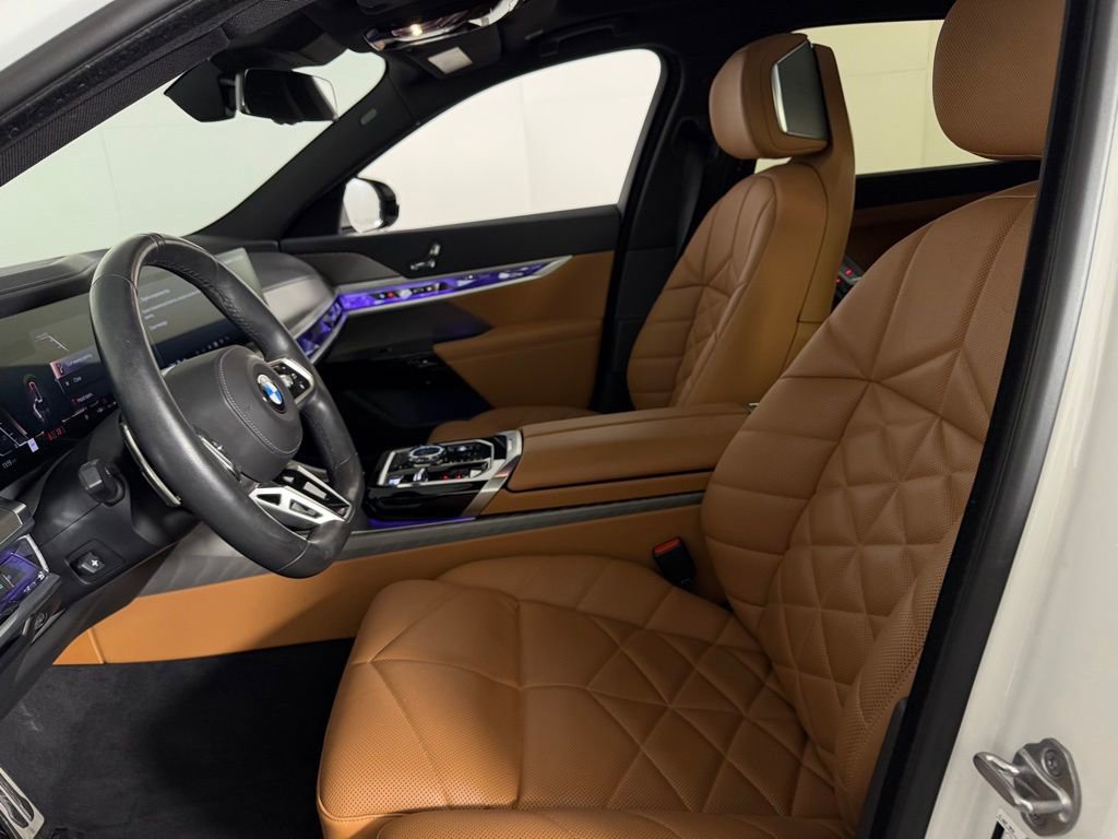 Used 2023 BMW 740i image 23