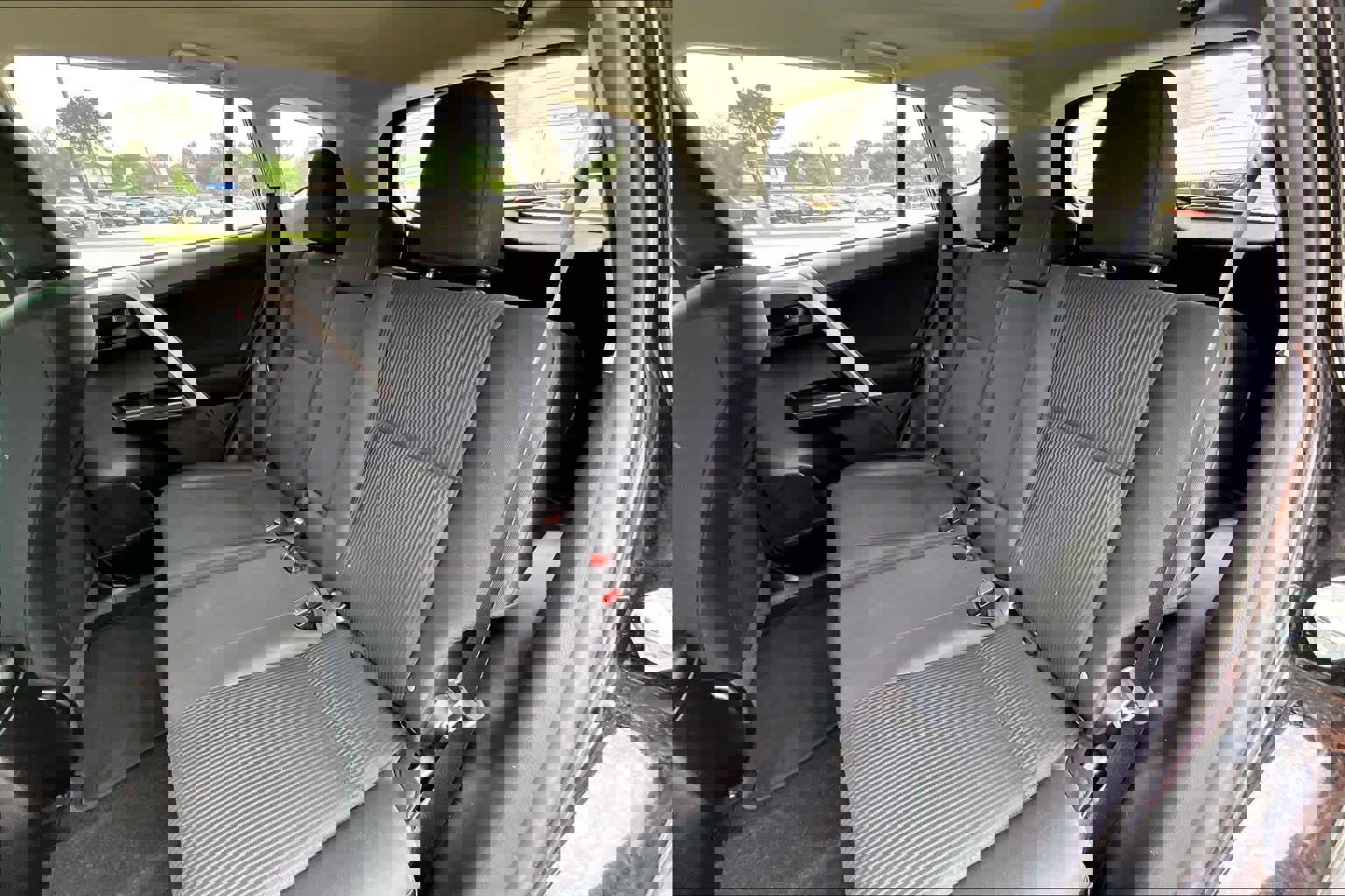 Used 2018 Toyota RAV4 LE FWD image 19