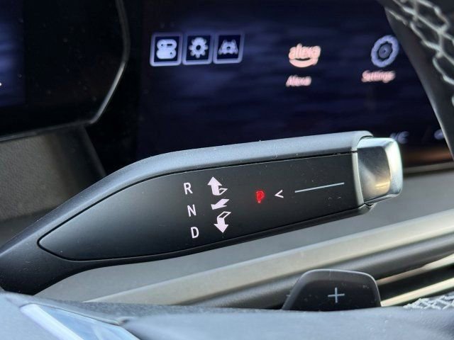 Used 2024 Chevrolet Traverse LS image 33