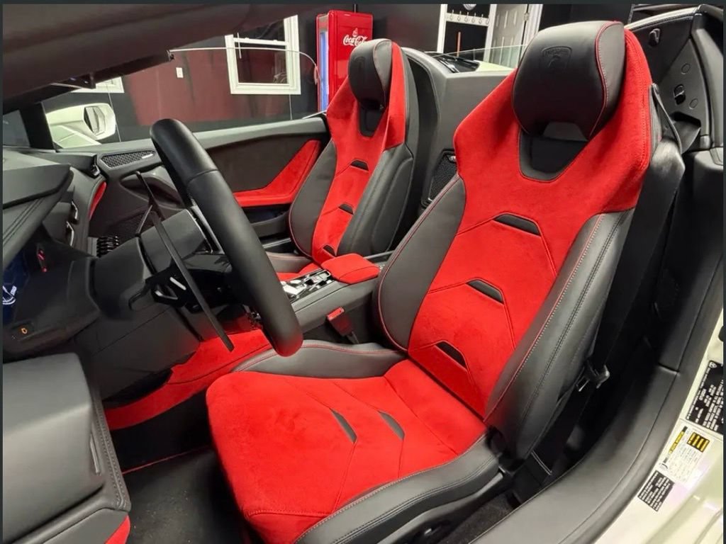 Used 2024 Lamborghini Huracan EVO AWD/4WD image 21