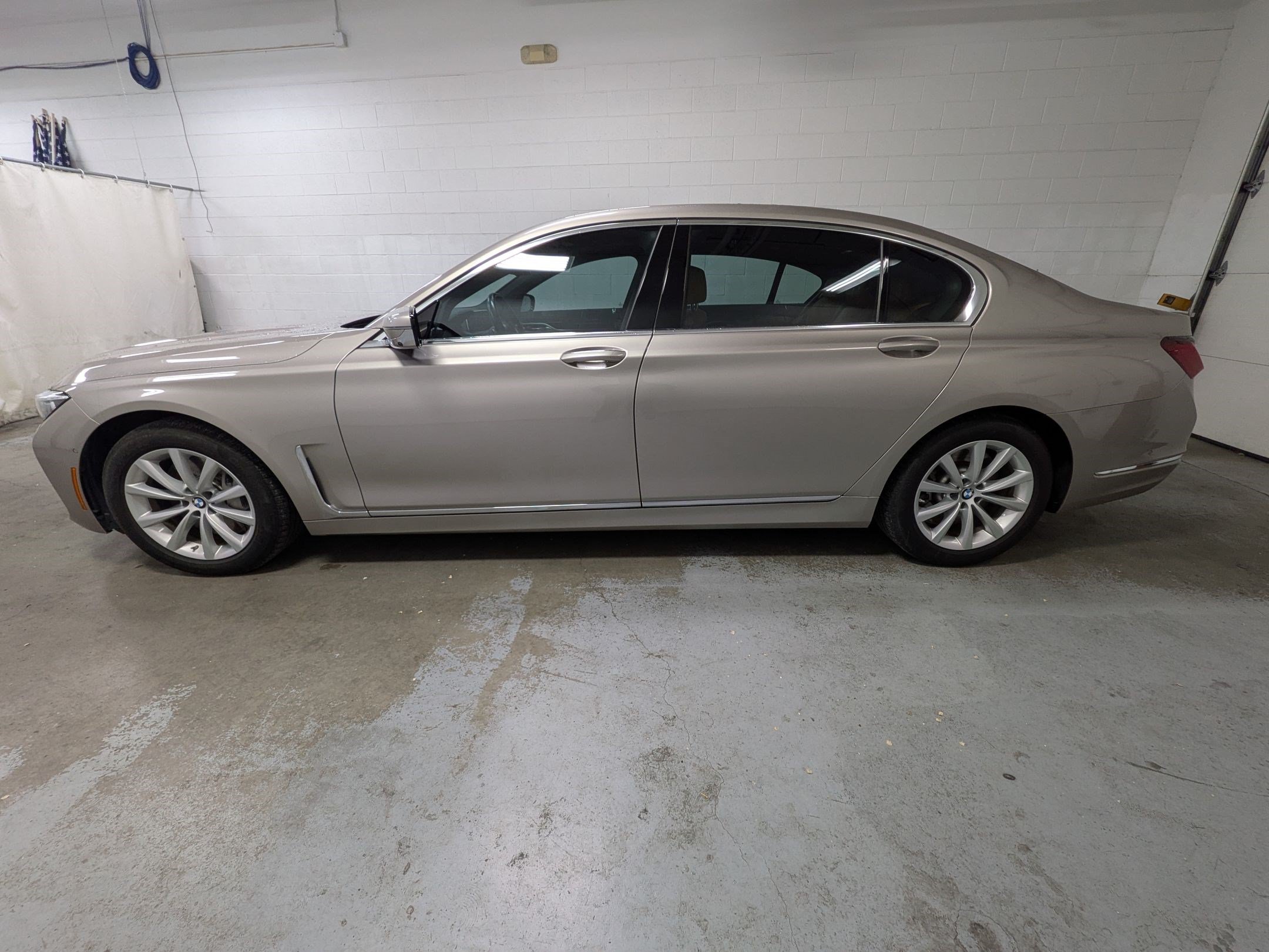 Used 2020 BMW 750i xDrive w/ Interior Design Package AWD/4WD image 10