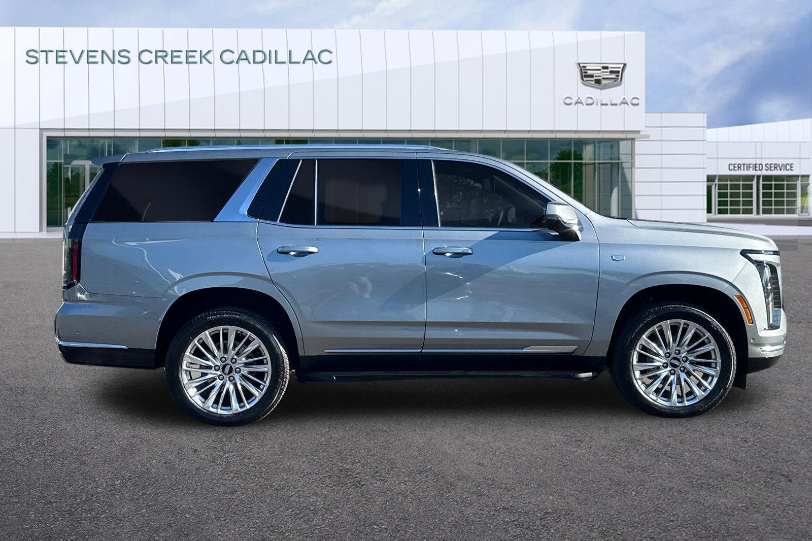 Used 2025 Cadillac Escalade Premium Luxury image 2