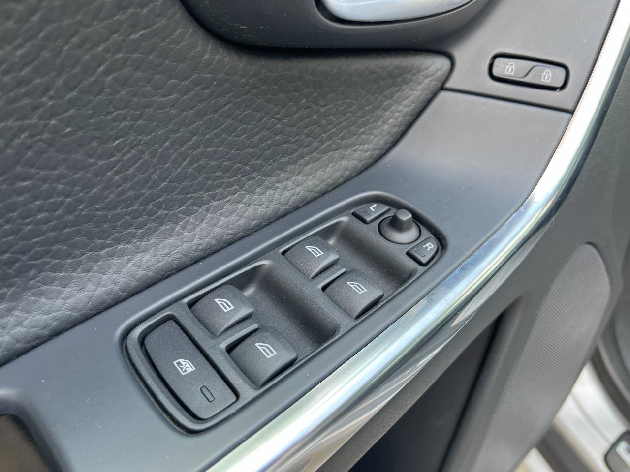 Used 2014 Volvo XC60 T6 image 22