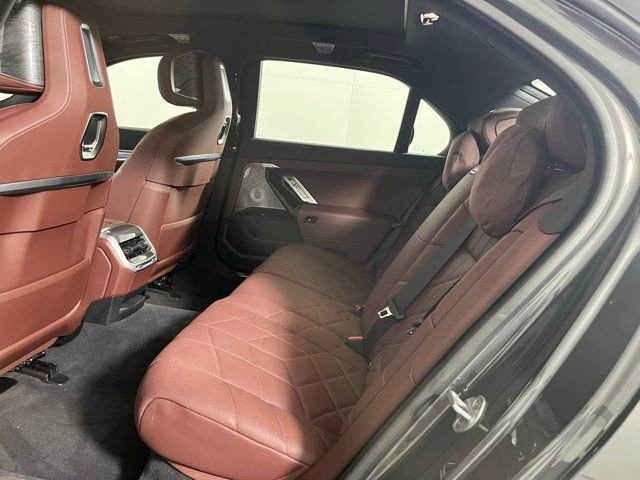 Used 2024 BMW i7 xDrive60 w/ Executive Package image 19