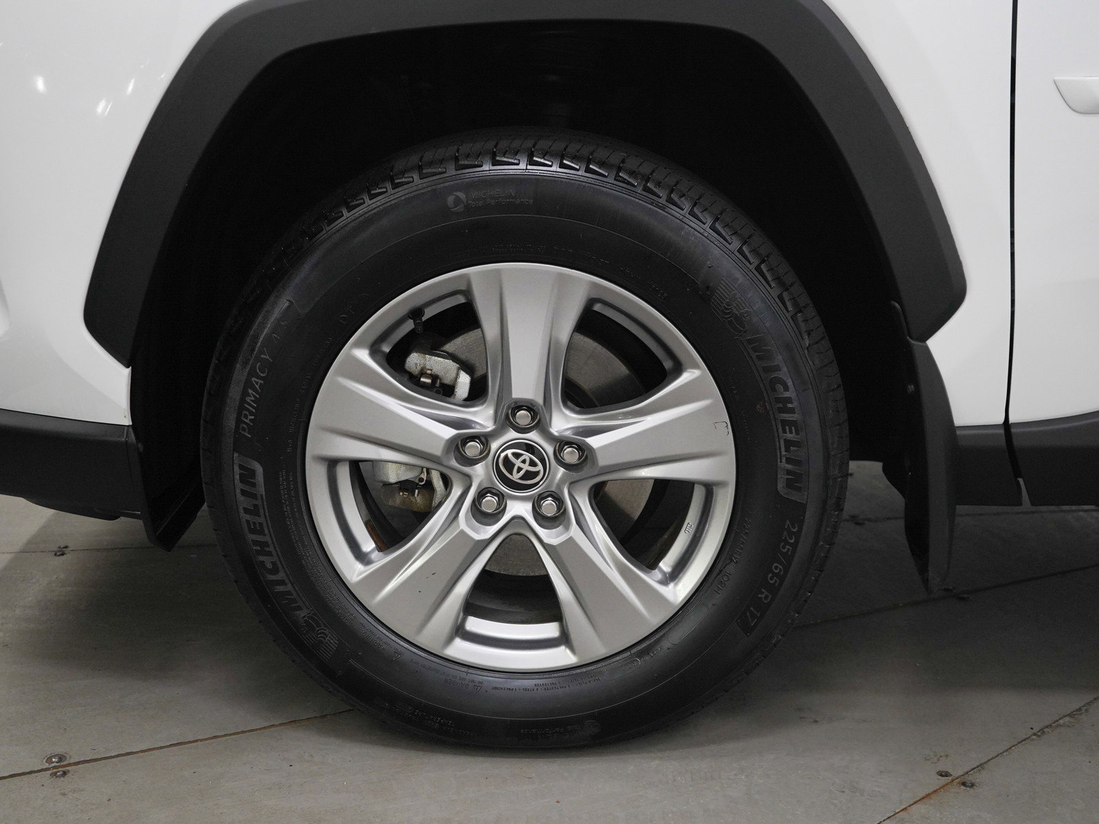 Used 2024 Toyota RAV4 XLE AWD/4WD image 28