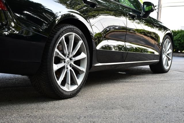 Used 2019 Volvo S60 T5 Momentum w/ Multimedia Package FWD image 9