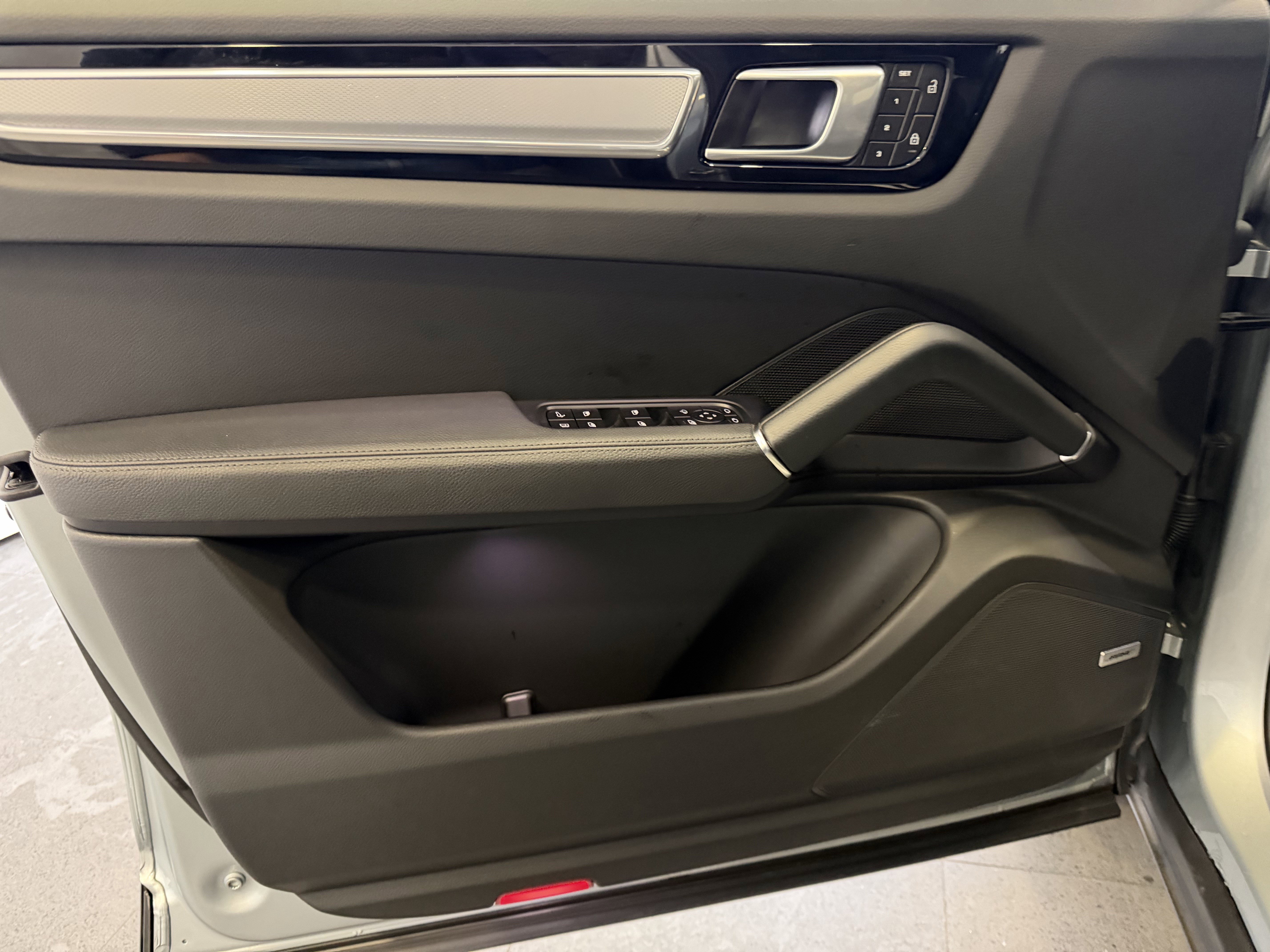 Certified 2022 Porsche Cayenne E-Hybrid image 15