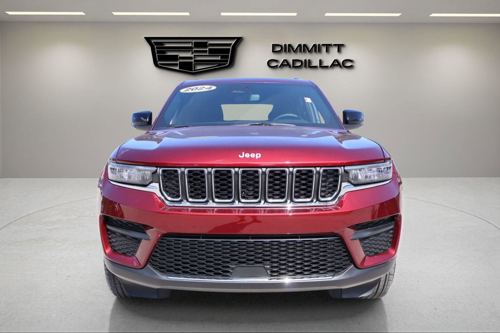 Used 2024 Jeep Grand Cherokee Laredo X AWD/4WD image 8