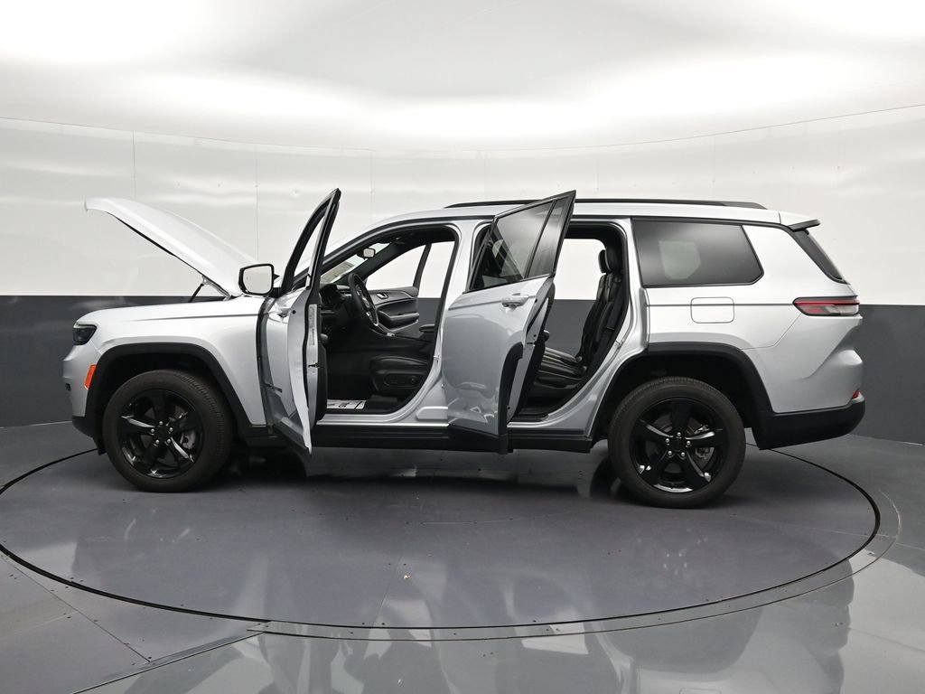 Used 2024 Jeep Grand Cherokee L Laredo AWD/4WD image 34