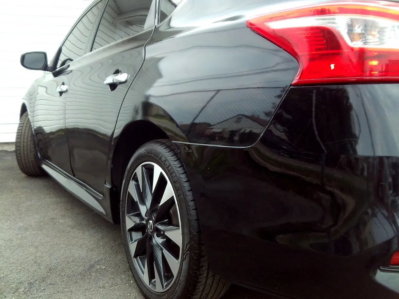 Used 2019 Nissan Sentra SR FWD image 4