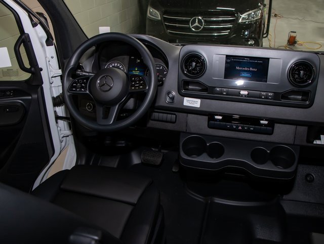 Used 2024 Mercedes-Benz Sprinter 3500 image 5