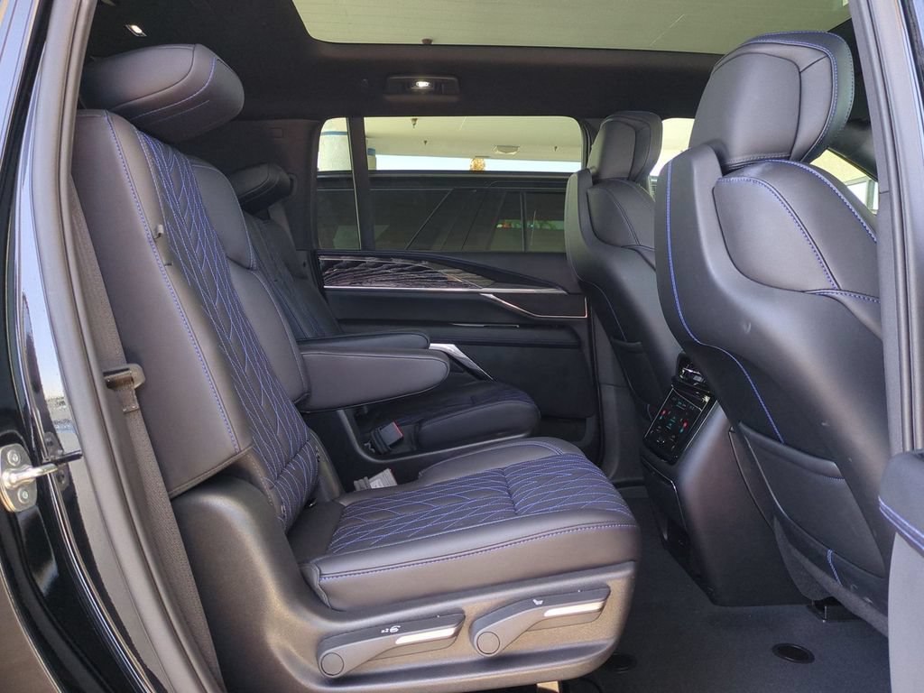 Used 2026 Cadillac Escalade IQL Luxury AWD/4WD image 36