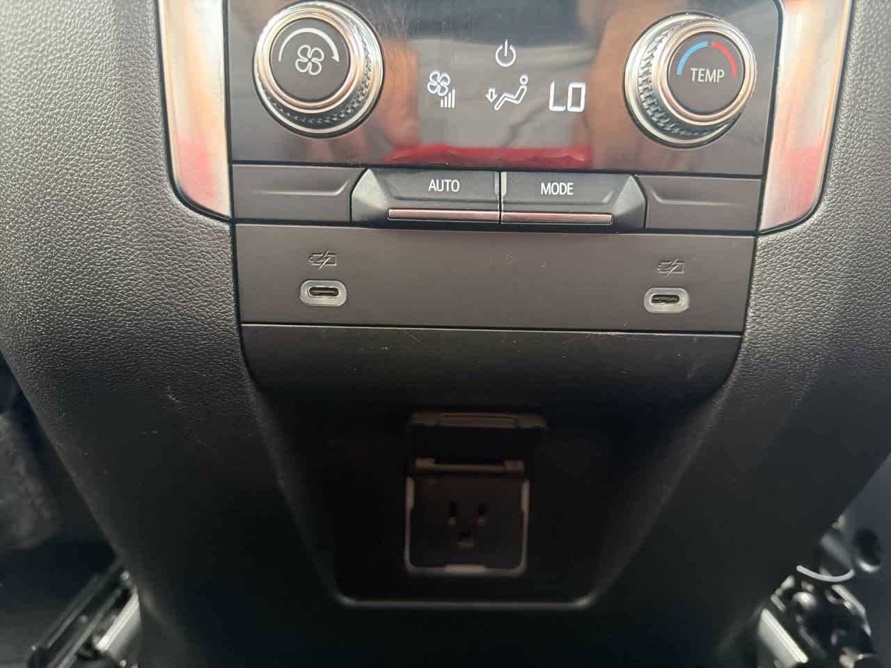 Used 2024 GMC Yukon SLT image 15