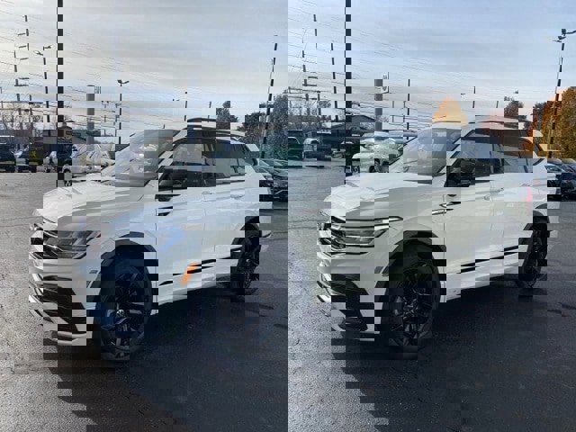 Used 2023 Volkswagen Tiguan SE R-Line image 6