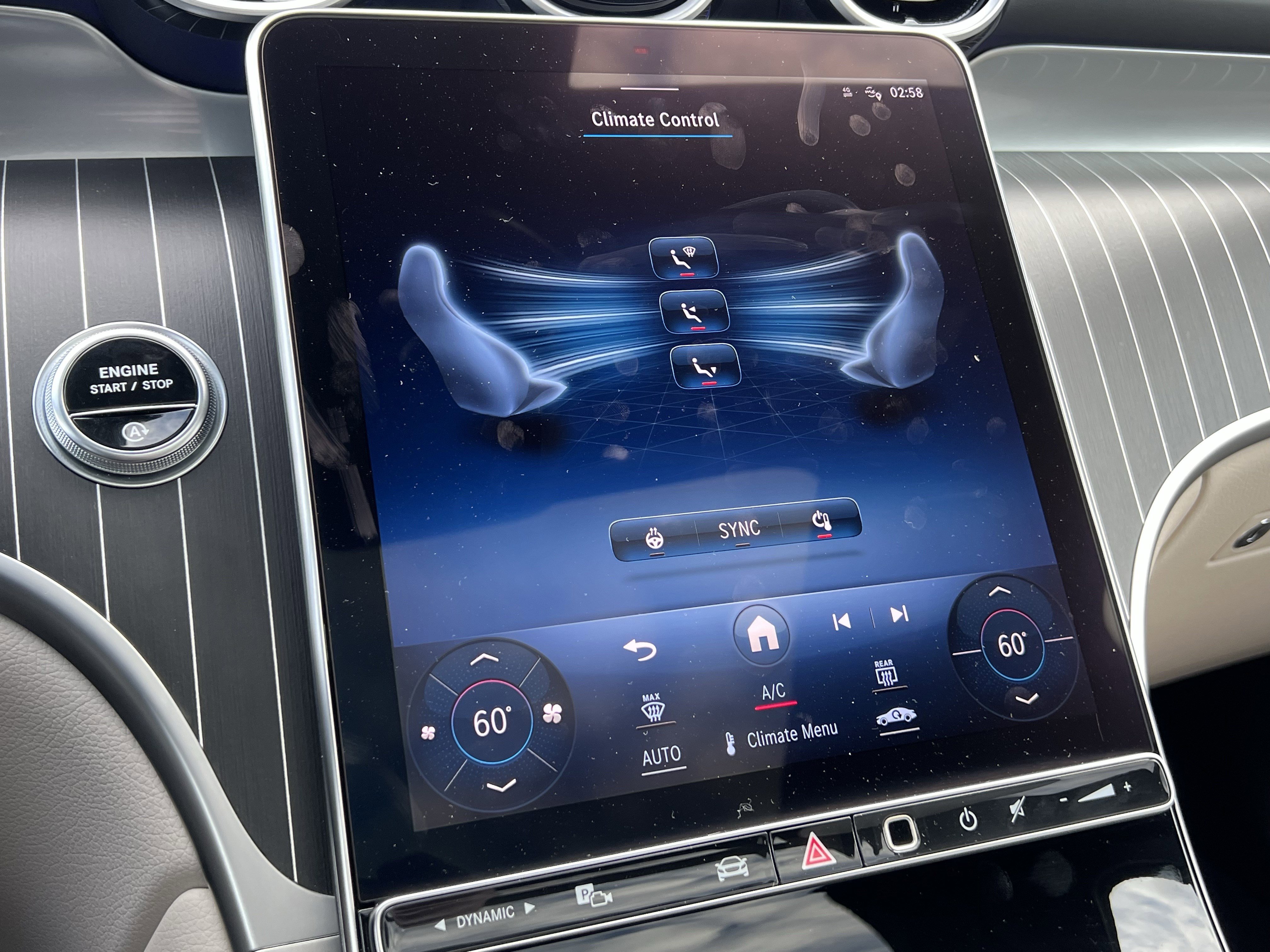 Used 2024 Mercedes-Benz GLC 300 4MATIC image 29