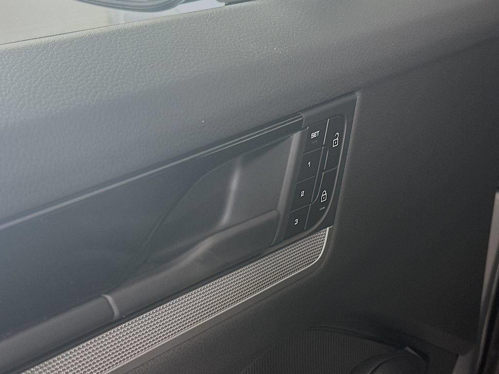 New 2026 Porsche Cayenne Coupe AWD/4WD image 19