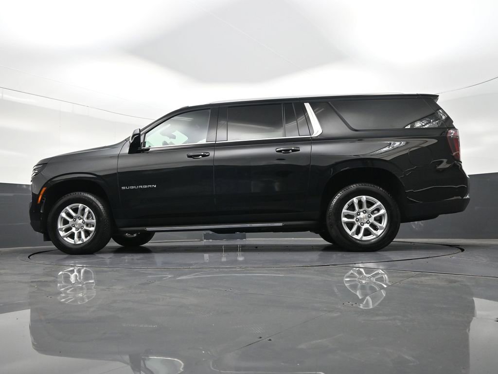 Used 2025 Chevrolet Suburban LT image 29