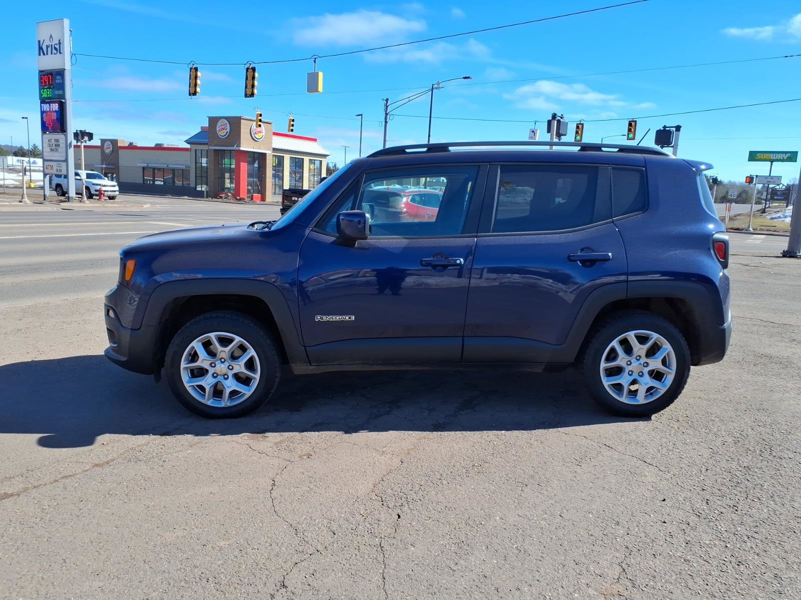 Used 2016 Jeep Renegade Latitude image 3