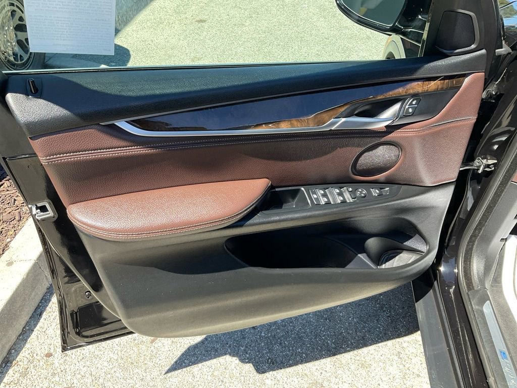 Used 2017 BMW X5 xDrive40e image 11