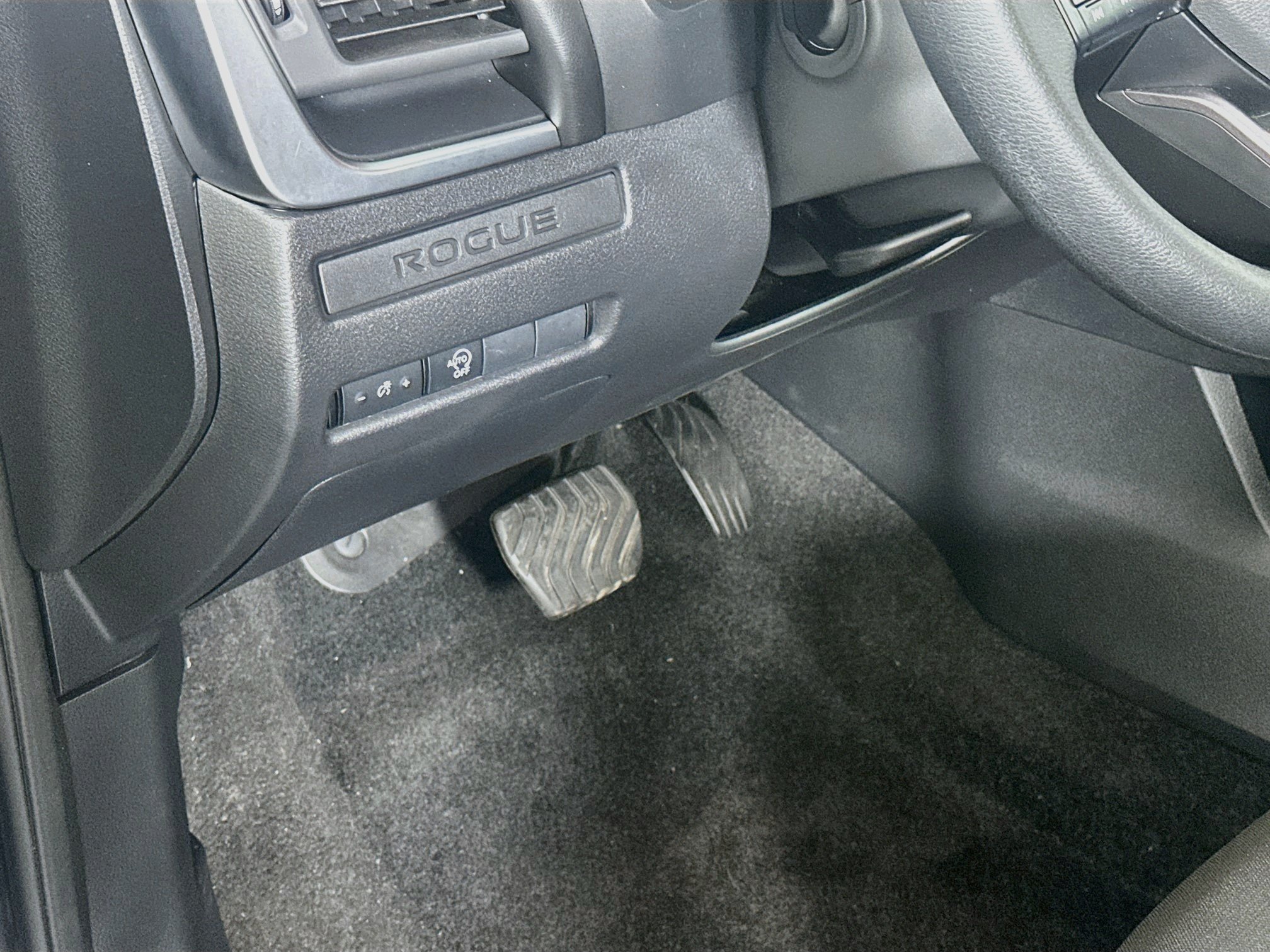 Used 2025 Nissan Rogue S FWD image 17