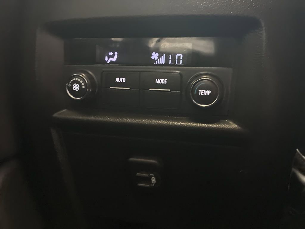 Used 2020 Chevrolet Traverse LS image 40