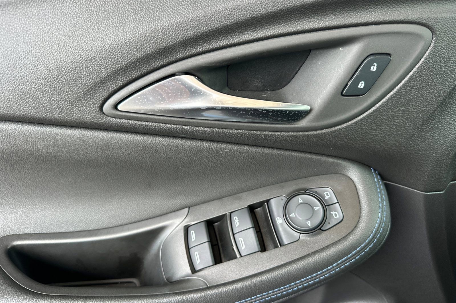 Used 2026 Buick Encore GX Sport Touring image 11