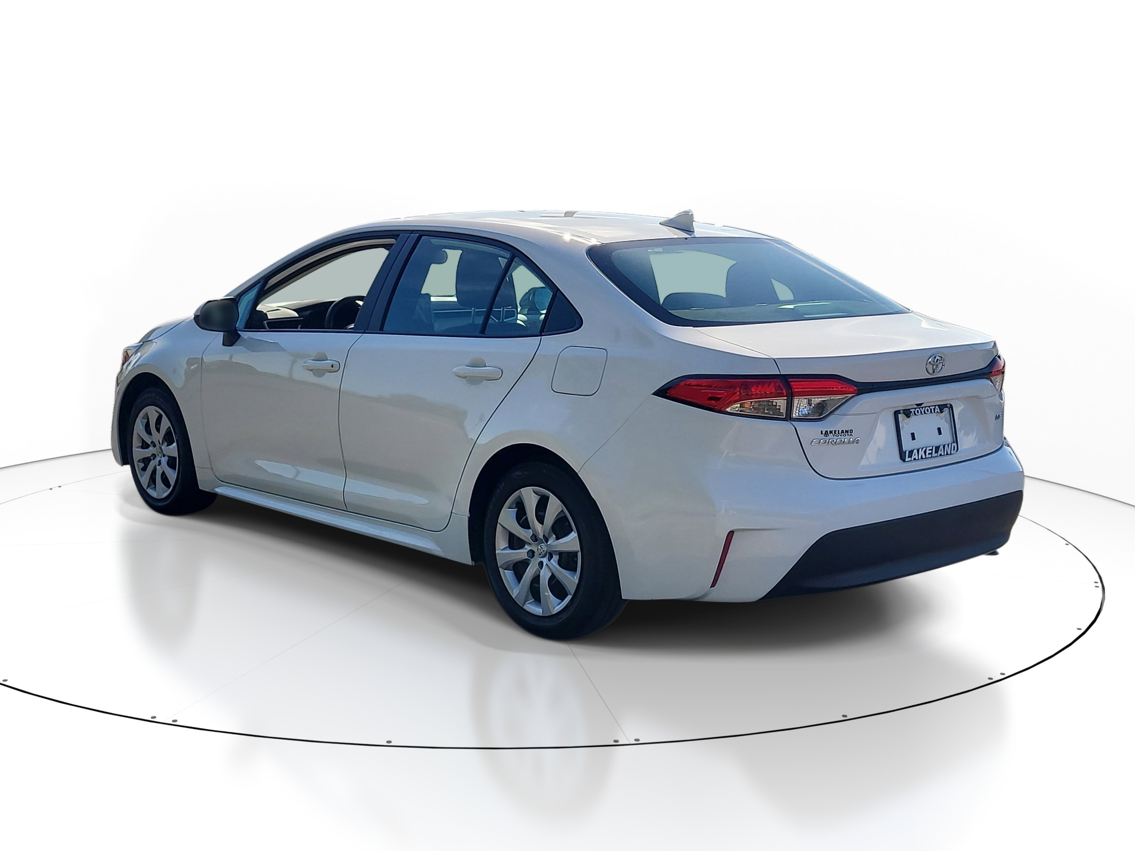 Used 2025 Toyota Corolla LE FWD image 5