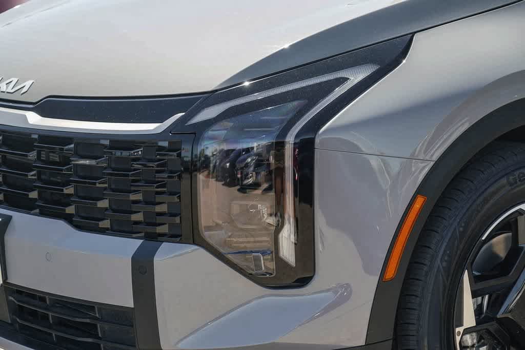 Certified 2026 Kia Sportage EX FWD image 8