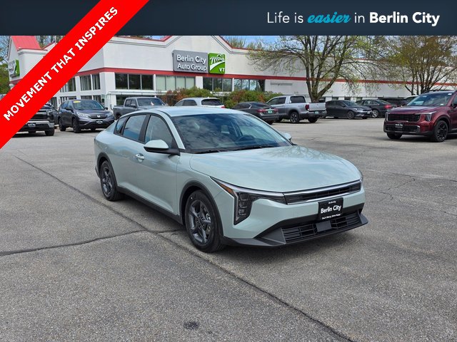 New 2025 Kia K4 LXS