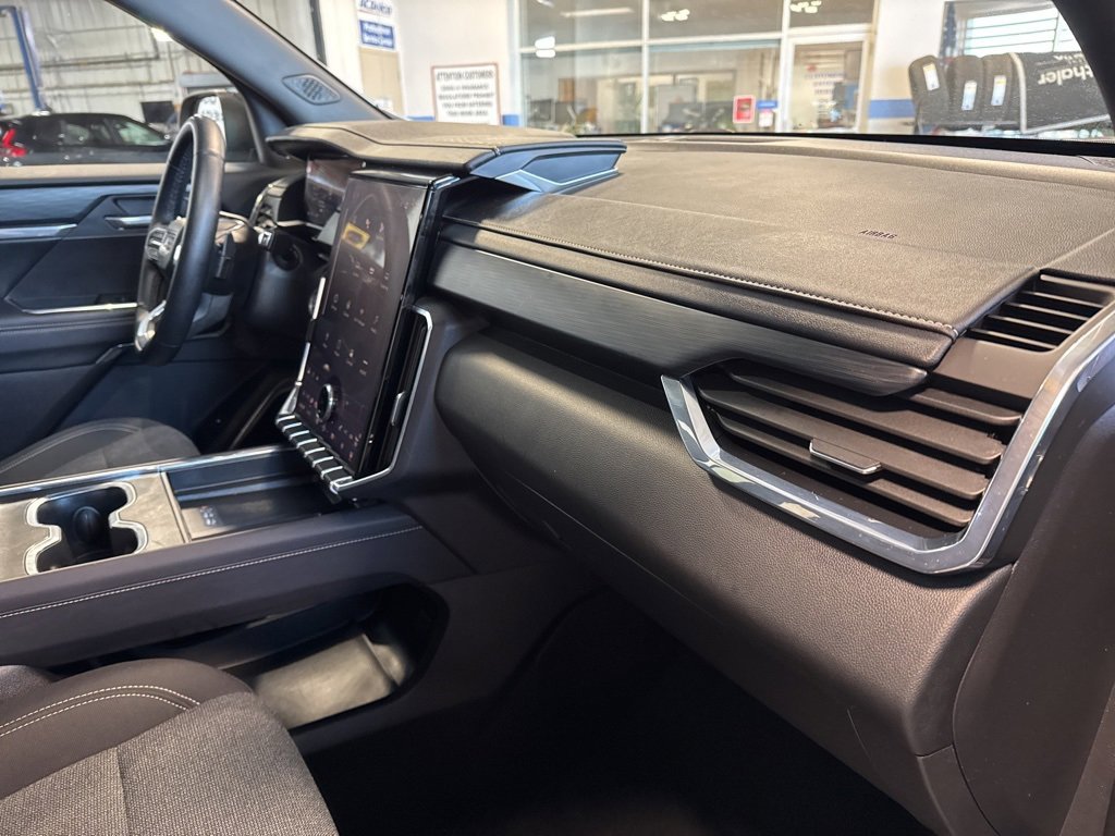 Used 2025 GMC Acadia Elevation image 33