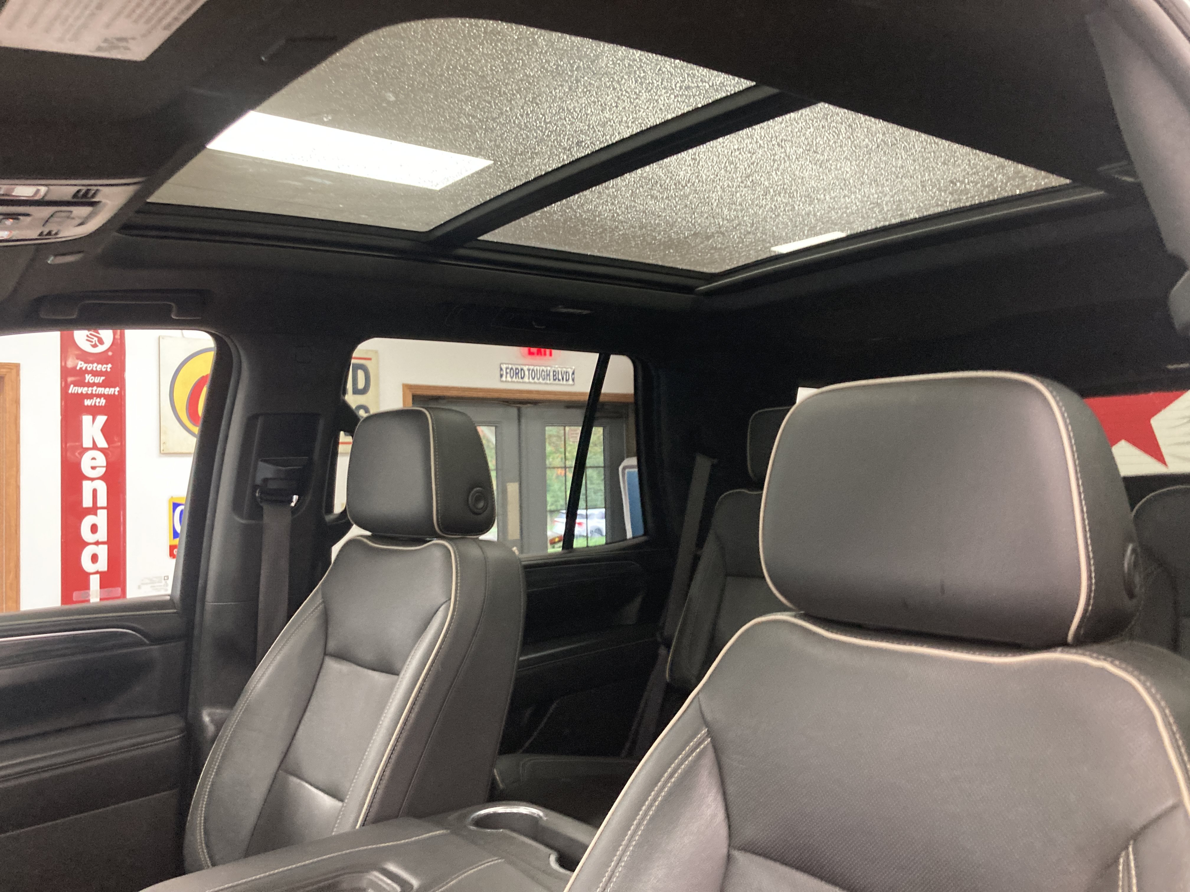 Used 2021 GMC Yukon SLT w/ SLT Premium Package AWD/4WD image 12
