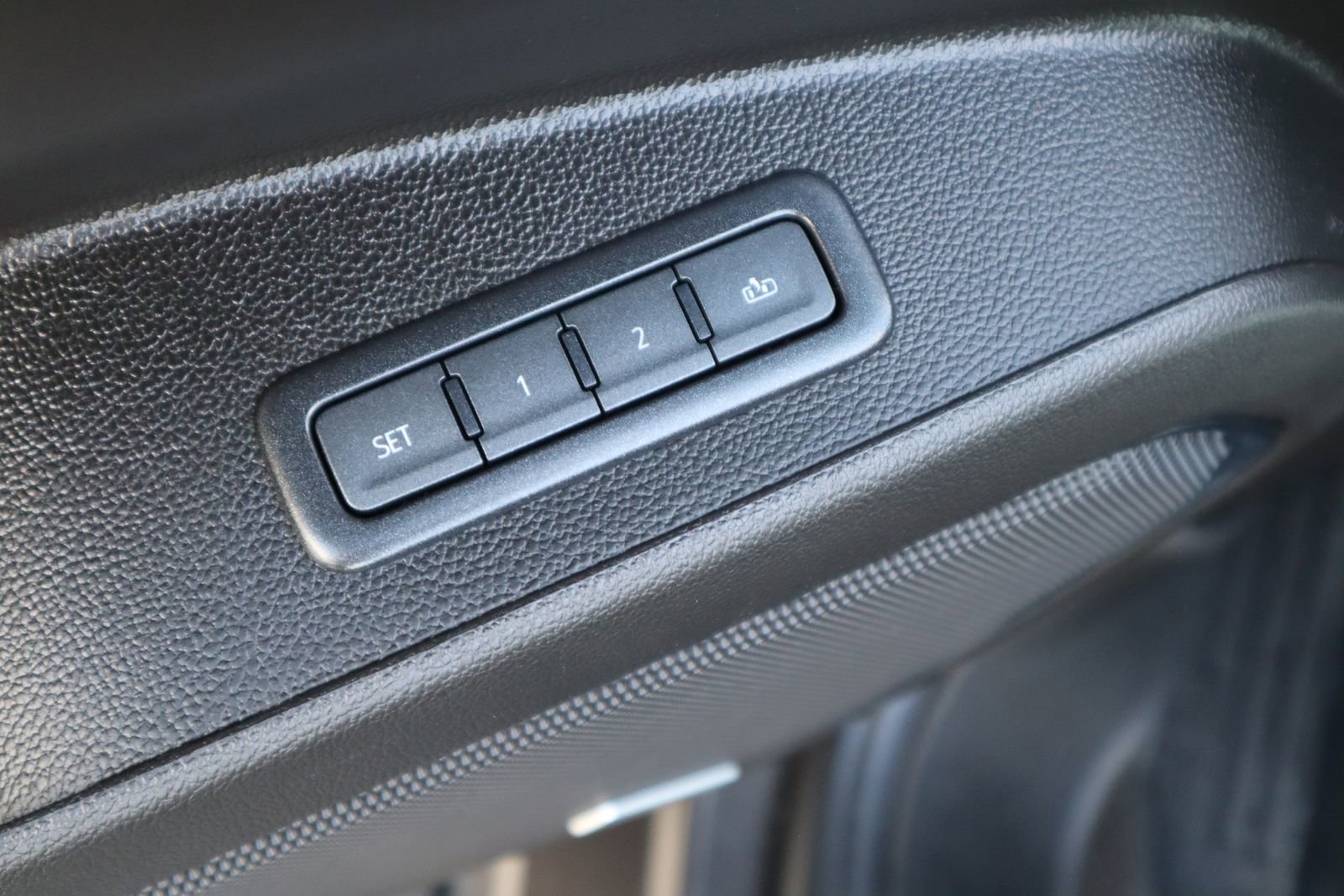 Used 2019 GMC Yukon Denali RWD image 25
