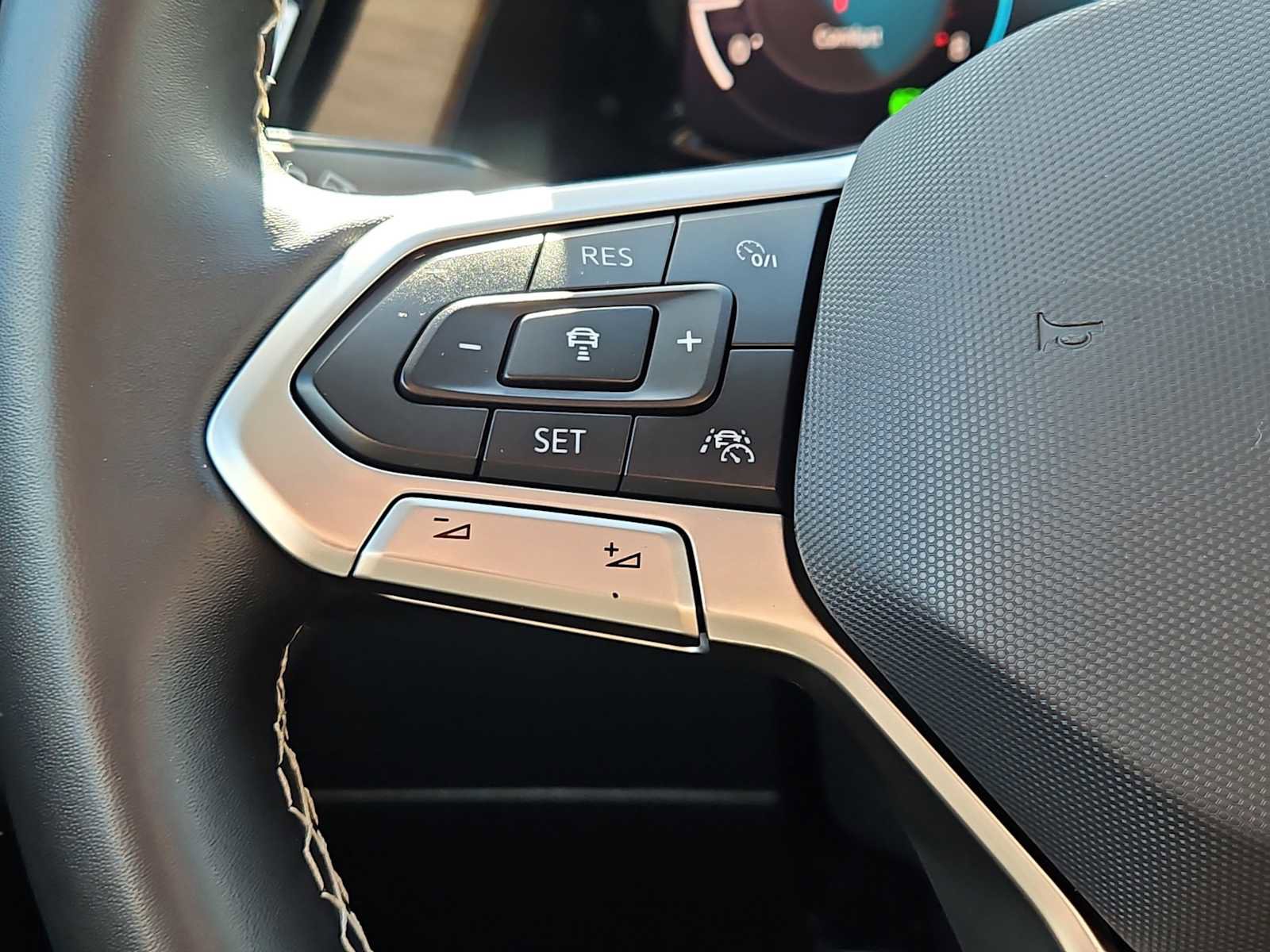 Used 2024 Volkswagen Atlas SE AWD/4WD image 26