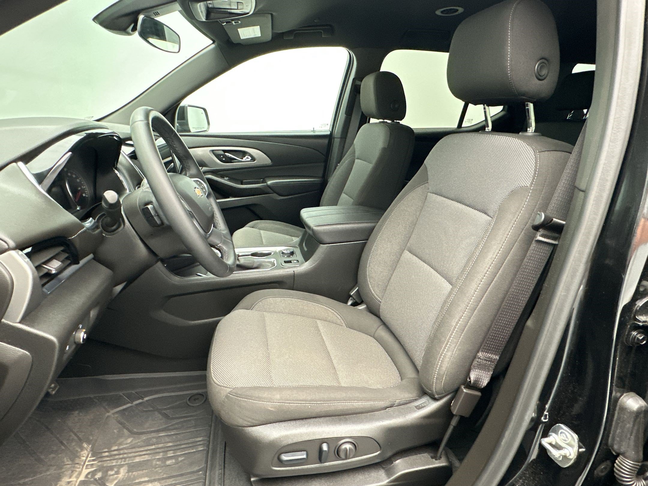 Certified 2023 Chevrolet Traverse LT w/ LPO, Floor Liner Package AWD/4WD image 5