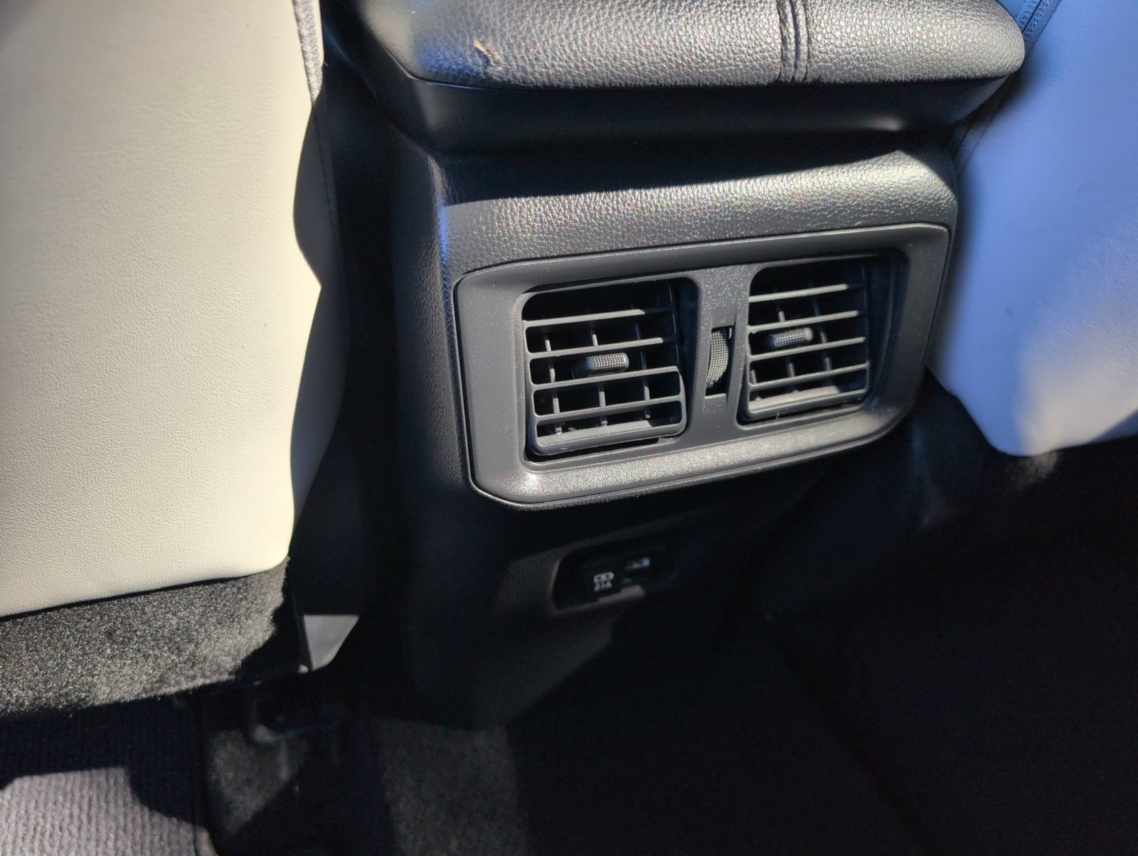 Used 2021 Toyota RAV4 XLE Premium FWD image 17