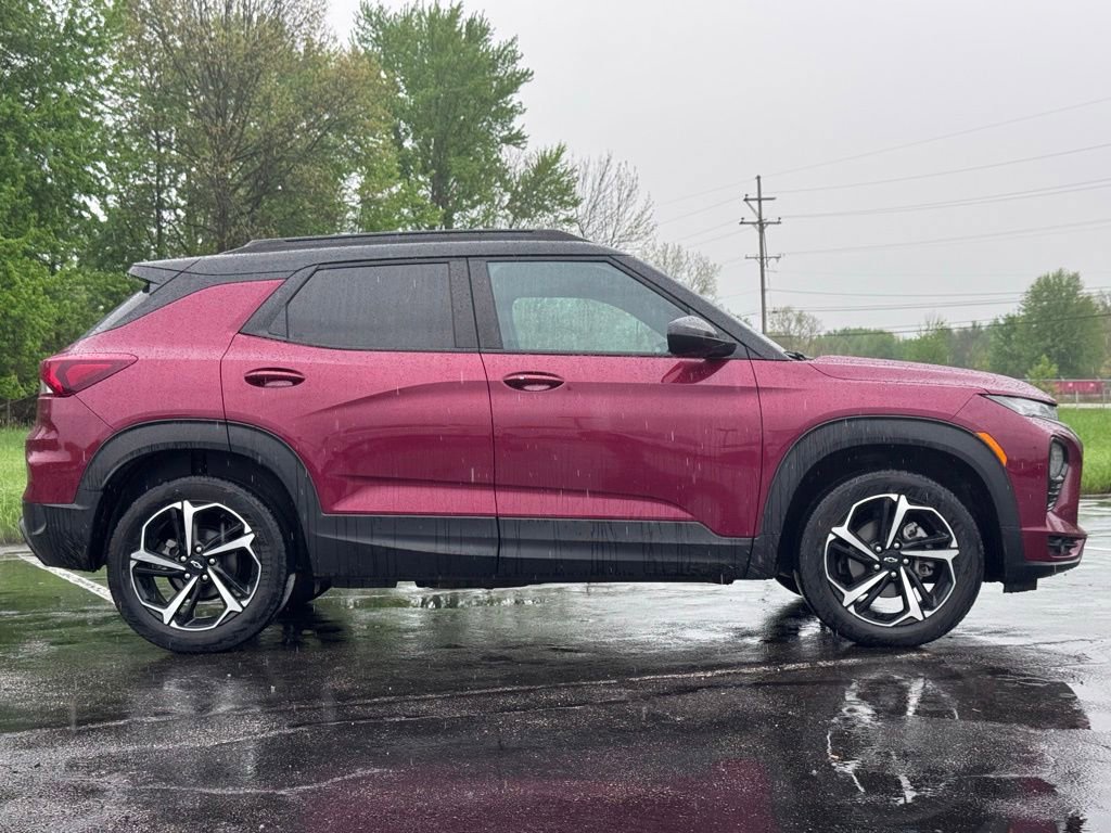 Used 2023 Chevrolet TrailBlazer RS w/ Sun and Liftgate Package AWD/4WD image 3