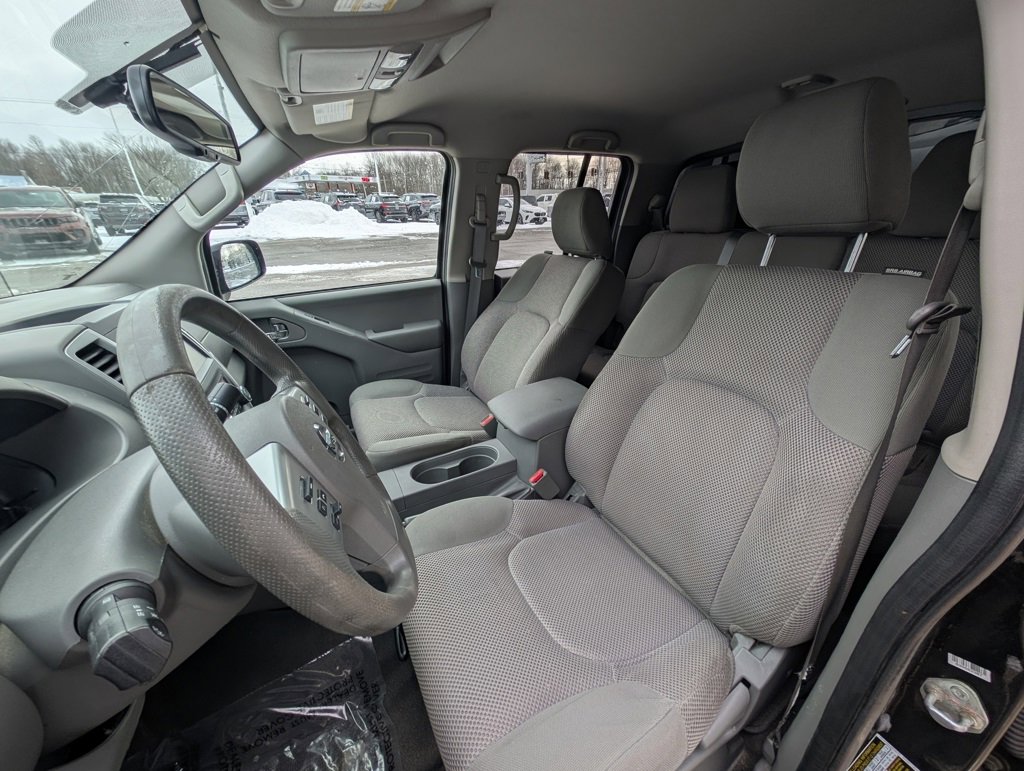 Used 2021 Nissan Frontier SV w/ Midnight Edition Floor Mats image 15