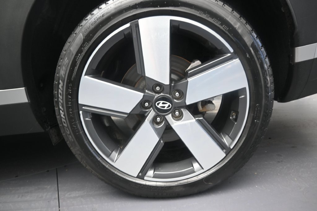 Used 2024 Hyundai Santa Fe Limited AWD/4WD image 10
