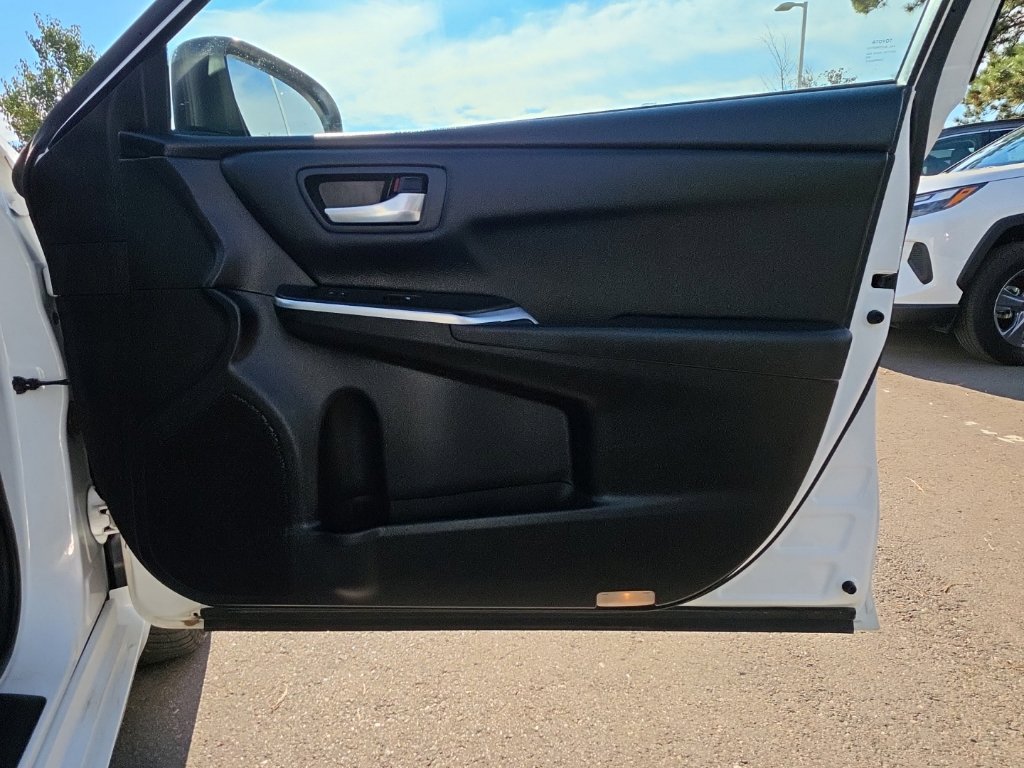 Used 2016 Toyota Camry SE FWD image 9
