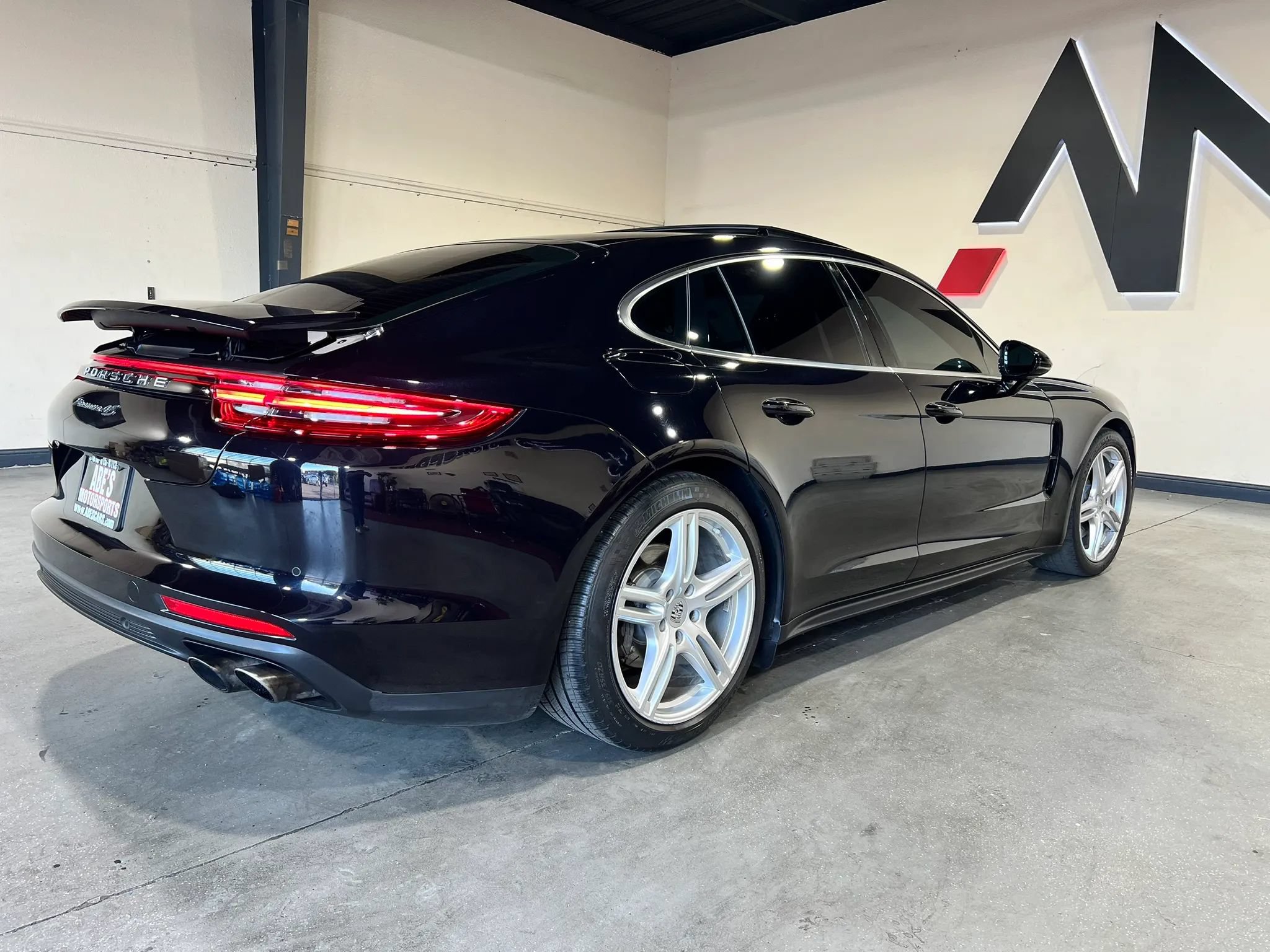 Used 2018 Porsche Panamera 4S AWD/4WD image 8