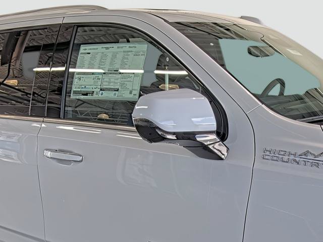 New 2026 Chevrolet Suburban High Country w/ Sun And Tow Package AWD/4WD image 17