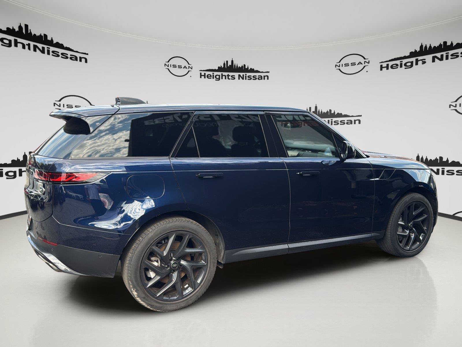 Used 2023 Land Rover Range Rover Sport SE AWD/4WD image 17