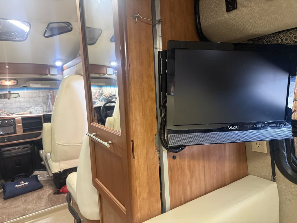 Used 2011 Chevrolet Express 2500 w/ Power Package RWD image 50