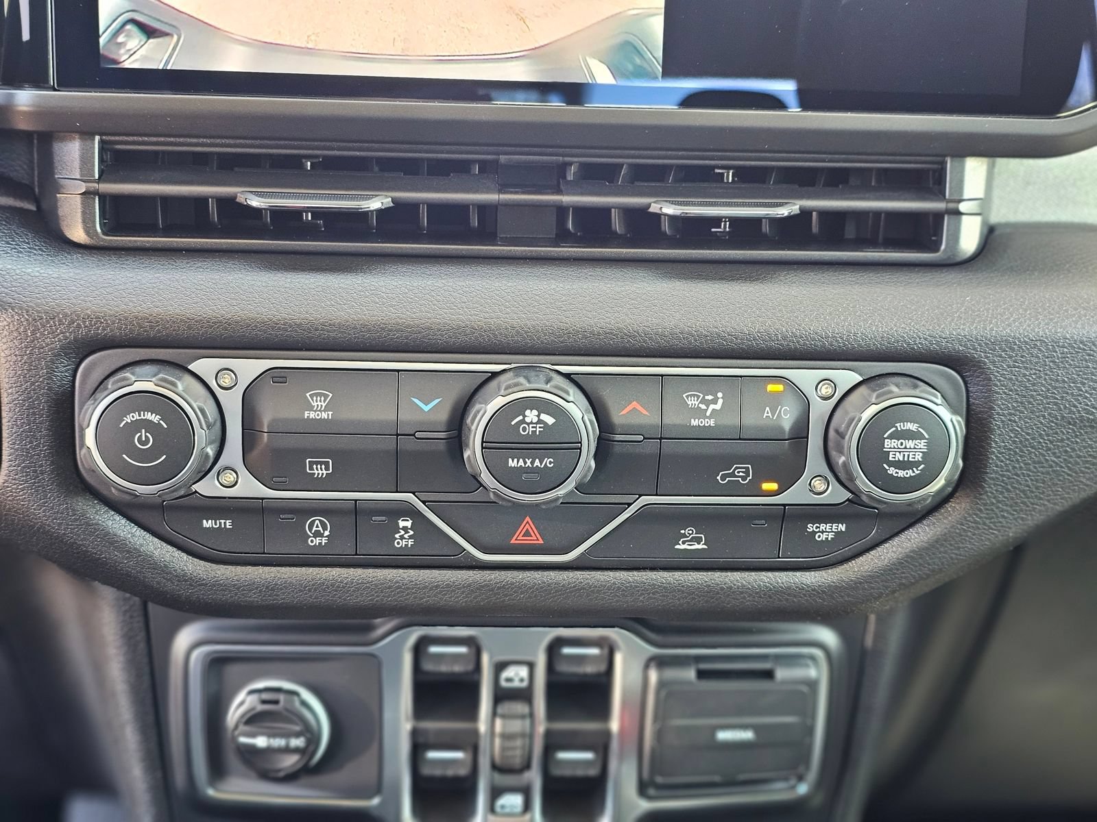 New 2026 Jeep Gladiator Sport AWD/4WD image 13