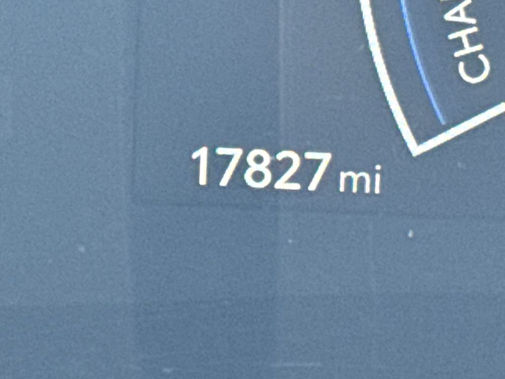 Used 2025 Toyota Camry SE w/ Convenience Package image 17