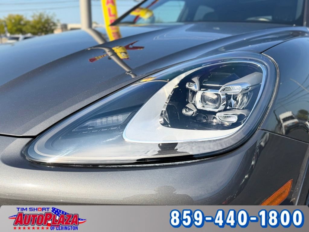 Used 2023 Porsche Cayenne w/ Premium Package AWD/4WD image 14